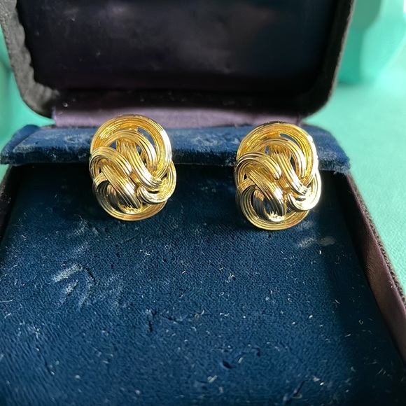 Tiffany & Co 18 Knot Clip Earrings - Picture 11 of 16